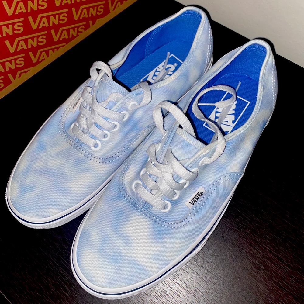 Vans | Authentic
(Tie Dye) Palace Blue
Size: 8